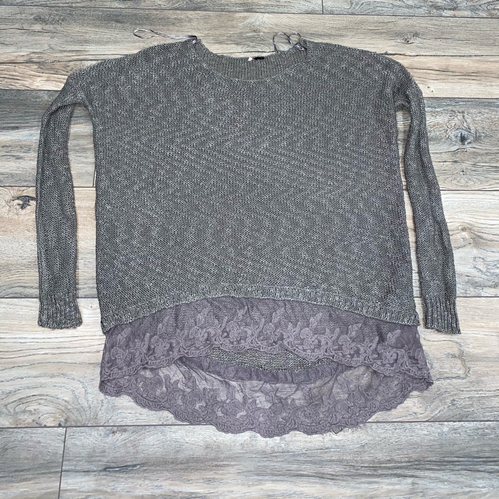 Delicate sweater with long lace hem